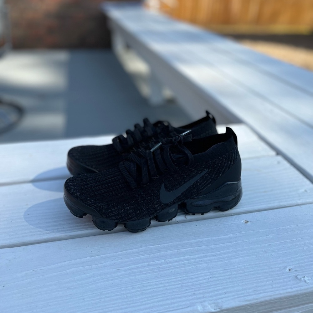 Womens Nike vapor max black size 8
